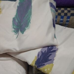 Feather-Print White Duvet Cover with Purple and Teal Accents